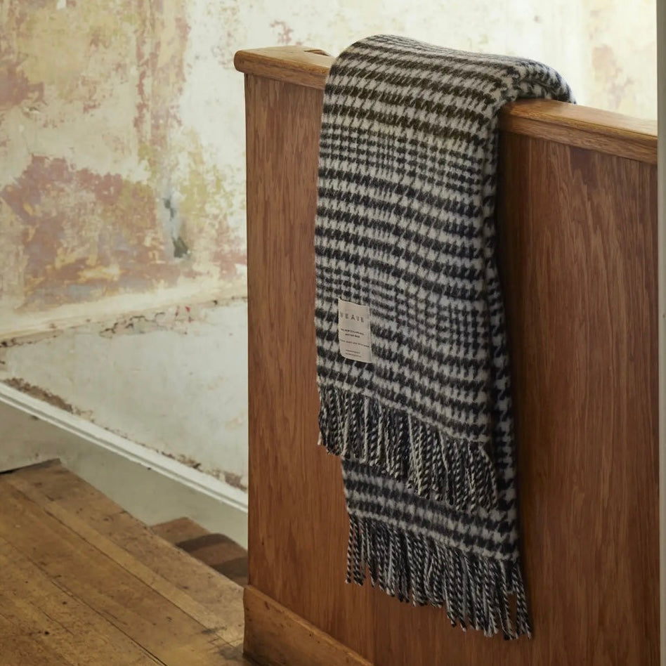 100% Wool Throw | Houndstooth Black