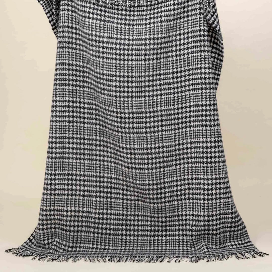 100% Wool Throw | Houndstooth Black