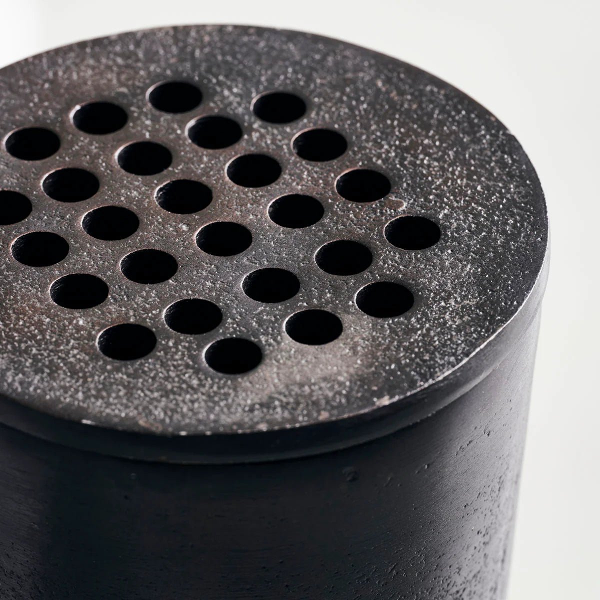 Masculine Black metal flower vase for home decorrating